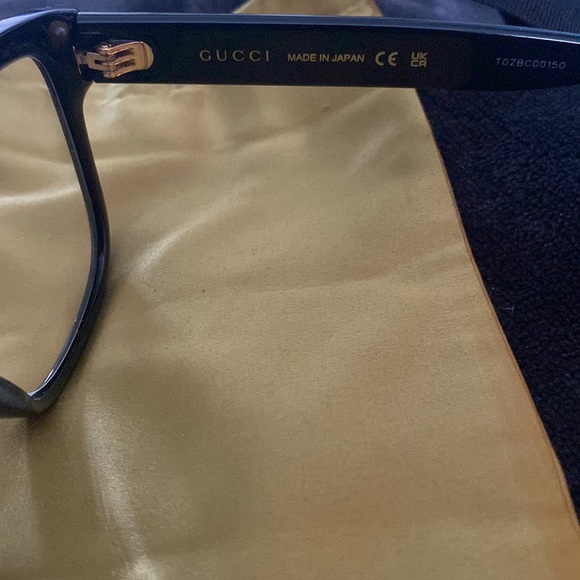 Gucci glasses and case - Picture 2 of 3
